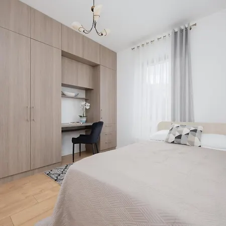 Klimatyzowany Z Parkingiem W Stolicy By Renters 아파트 *