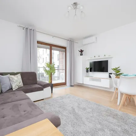Klimatyzowany Z Parkingiem W Stolicy By Renters Apartment Warsaw